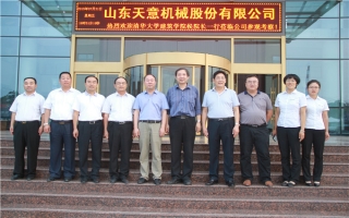 清華大學(xué)建筑設(shè)計研究院副院長、研究員侯建群蒞臨